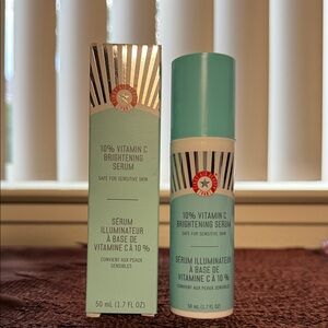 First Aid Beauty 10% Vitamin C Brightening Serum - White and Teal